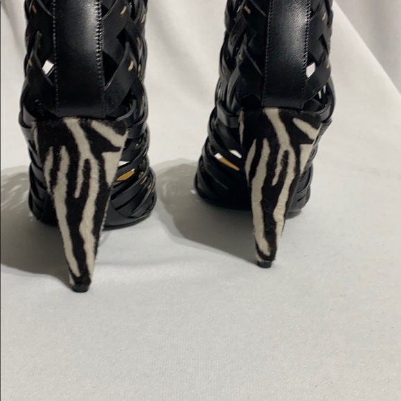 TOM FORD
Leather Hand-Stitched Lattice Booties - Picture 3 of 8